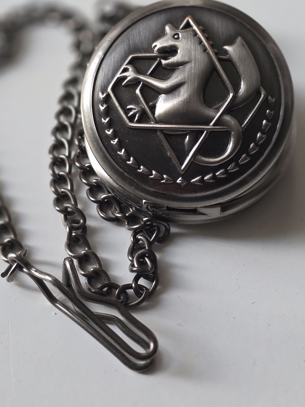 Silver Pocket Watch with Roman Dial - Full Metal Alchemist - Picture 2 of 3